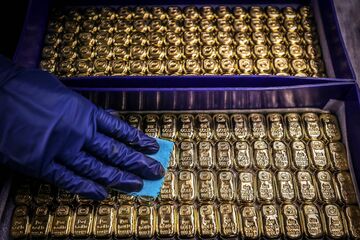 金相場の急騰は本物か 「ドル衰退論」に拍車