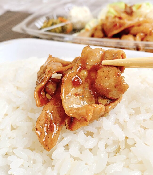 「やるじゃん!」「本当に世界一うまい」ほっともっとの“よくばりすぎる弁当”おかず2種盛りでまんぞく感がスゴい!「アツアツでした」