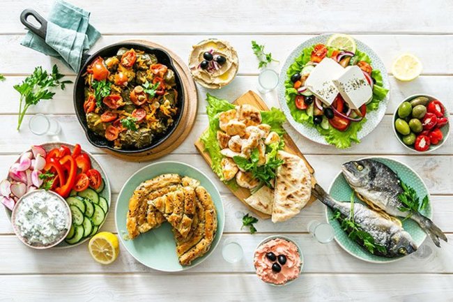 ギリシャでは、野菜や魚介など素材の味を生かしたシンプルな料理が多い