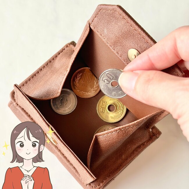 小銭が取り出しやすくて感動…！ダイソー姉妹店の「ミニ財布」ガバッと開くから、レジでの会計がスムーズになった！《購入レビュー》