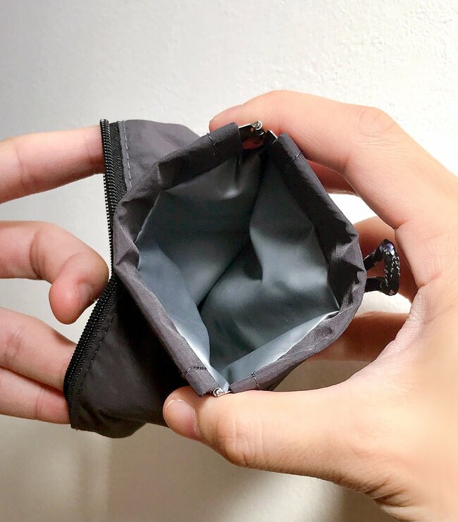 パカッと開いて使いやすい！ダイソーの“ミニ財布がわりになるポーチ”お薬の持ち歩きにも便利！《購入レビュー》