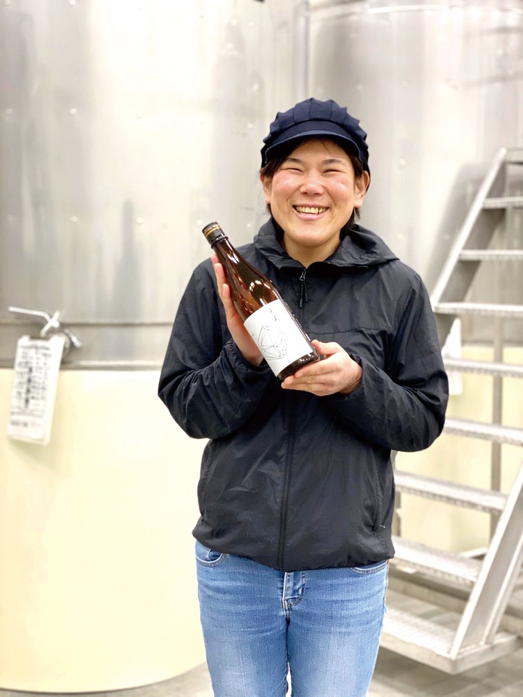 蔵を率いる杜氏の藤岡美樹さん