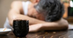 40歳以降のアルコール依存症は、「前頭側頭型認知症」の初期症状かも？