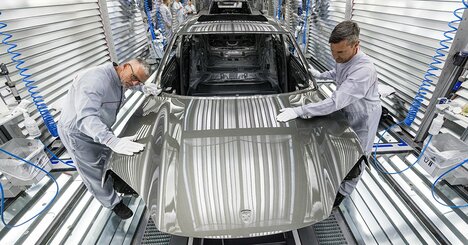 独ポルシェ、フェラーリにもメルセデスにもなれず
