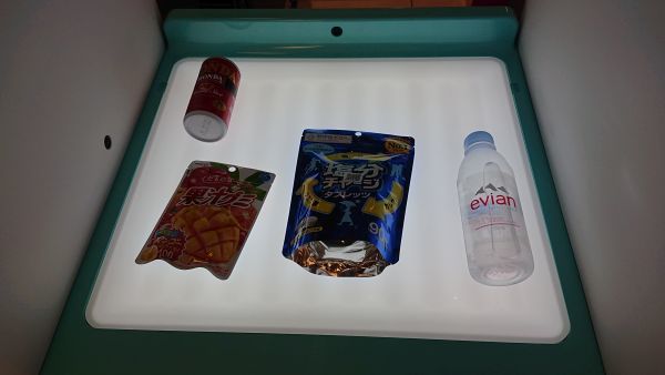 「ワンダーレジ」に商品を置いた様子