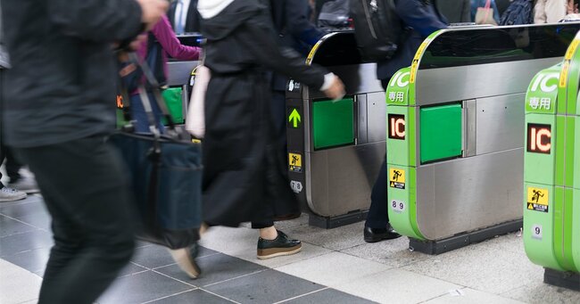 駅の自動改札機