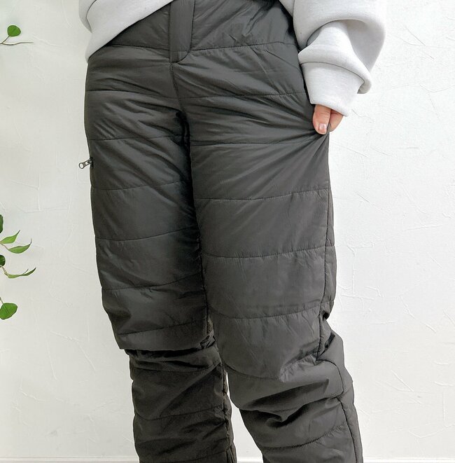 「冬の必需品!」ワークマンの“寝袋みたいなパンツ”がポカポカすぎて手放せない…!「寒さゼロ!」「暖かくてやめられない」
