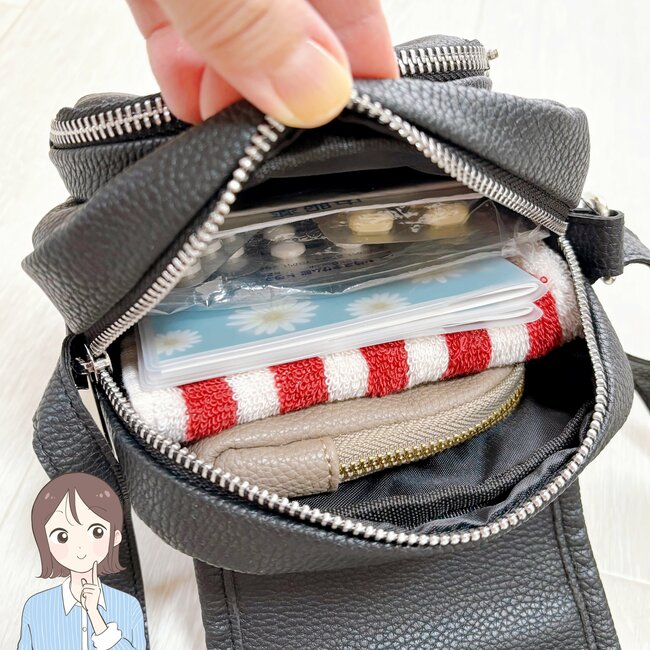 お薬手帳や処方薬がすっぽり！3COINSの「めちゃ軽ショルダー」通院バッグにちょうどいい！《購入レビュー》