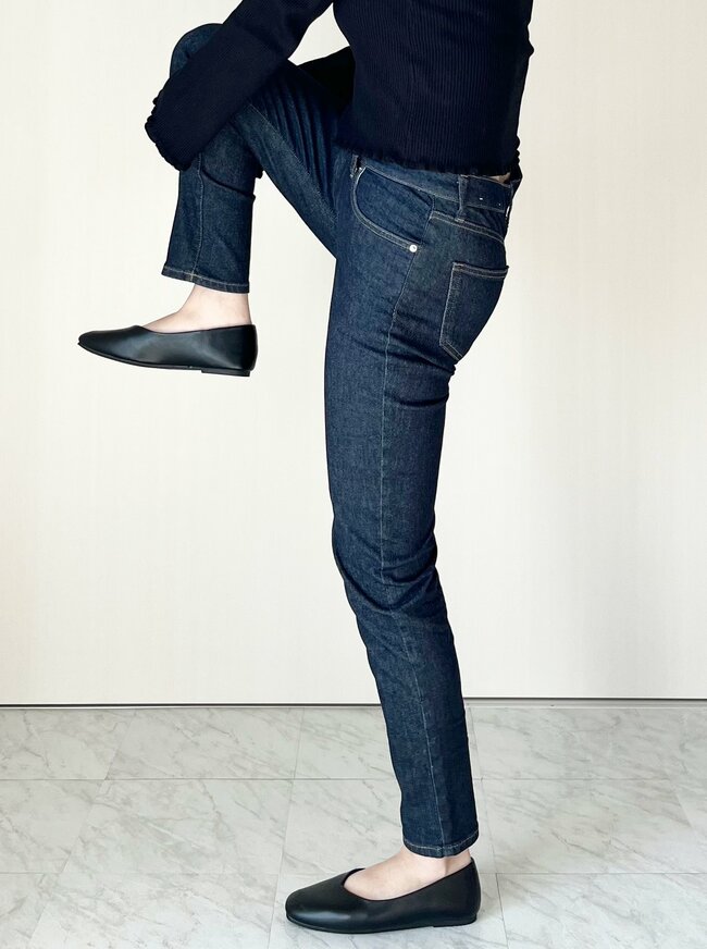 「何回もリピート中」無印良品の“2990円パンツ”がデニムなのに動きやすい！「体型カバーができる」「太ももが綺麗に収まります」