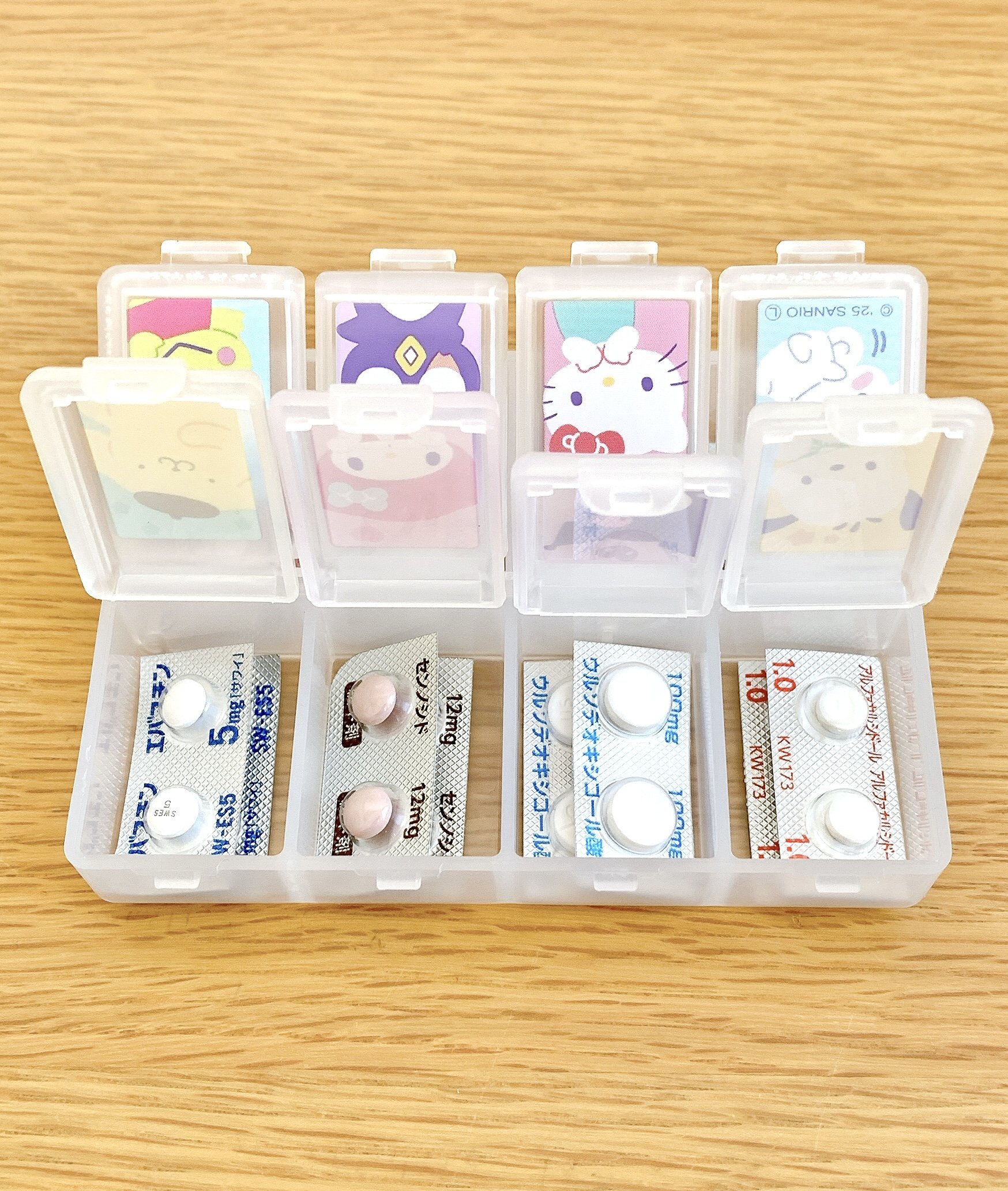 「お薬飲み忘れた…」を防止できる。ダイソー×サンリオの“ポケットたくさんケース”薬が60錠も入って便利！【購入レビュー】
