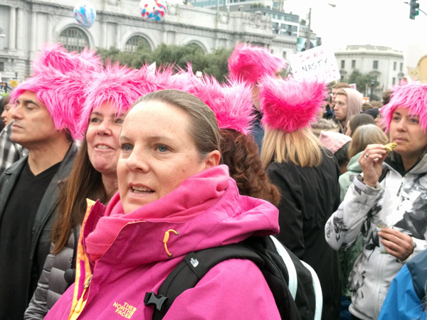 米国を60年前に戻すな!<br />「反トランプ」女性デモ参加者の思い