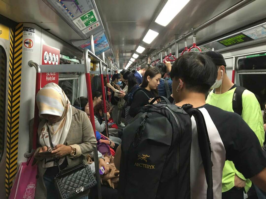 香港の地下鉄車両内