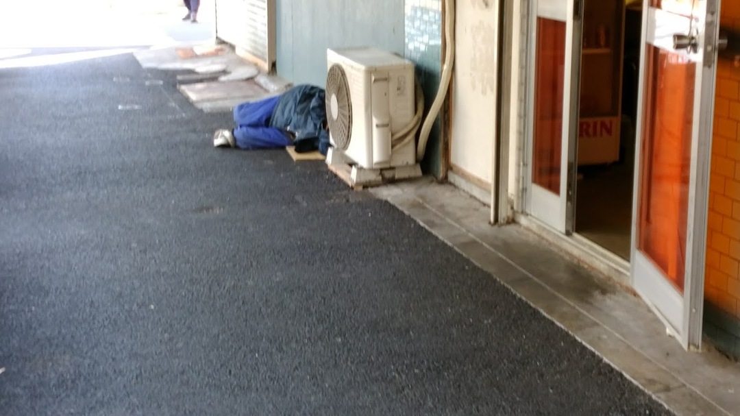 横浜・寿町、白昼堂々の違法賭博にヤクザが闊歩する異世界(上)