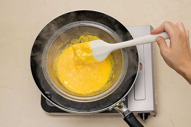 【裏ワザ料理】オイル不要! ホテルの朝食スクランブルエッグ