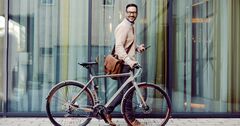 「自転車を押して歩く」を英語でどう言う？