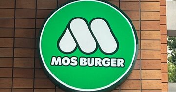 「毎日食べたい」の声も。モスバーガーの“夏限定やみつきメニュー”具だくさんで迫力がスゴい!「美味しすぎて鳥肌立った」「絶対リピする!」《実食レビュー》