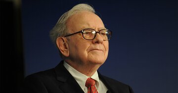バフェット氏は今なぜ株を買わないのか?株主総会で見えた真のメッセージ