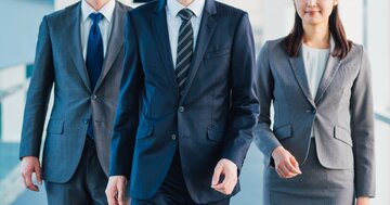「この会社、もうダメだ…」組織が衰退するとき、二流は、何もせず従う。一流は、逃げる。では超一流はどうする?