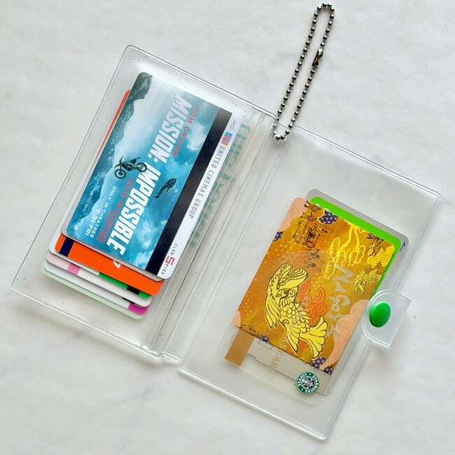バッグの中で迷子にならない…！ダイソーの「めちゃ軽ミニ財布」カードやカギも収納できて優秀すぎる！《購入レビュー》