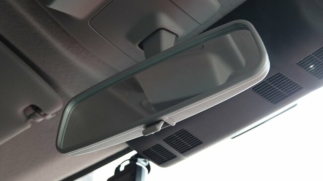 ジムニーに乗っていた時に防眩式ルームミラーがなくて困っていたので本当に助かる