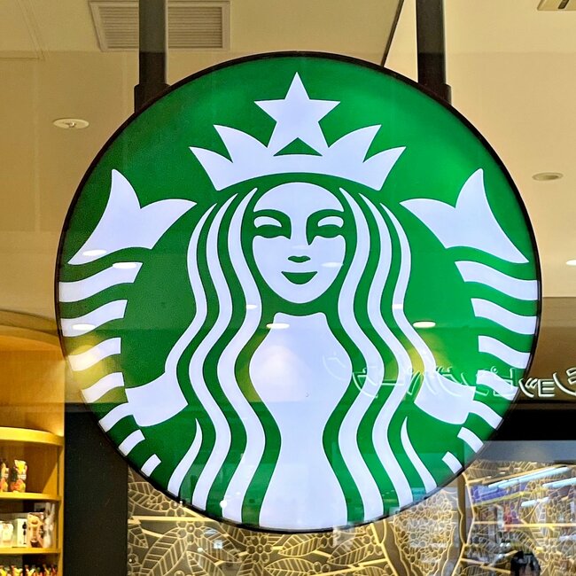 【スタバ】「初日に購入しました」可愛すぎる“カップみたいな小物入れ”家中で使えて天才！「テンション上がります！」「便利に使えそう」《購入レビュー》