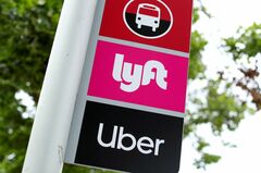 ウーバーとリフトの運転手を「社員」に、米地裁が命じる
