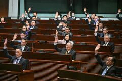 香港を包む沈黙、書店は閉まりショーもキャンセル