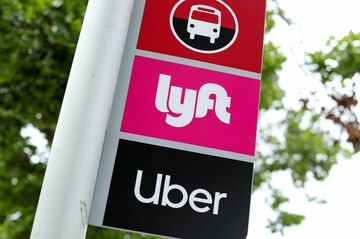ウーバーとリフトの運転手を「社員」に、米地裁が命じる