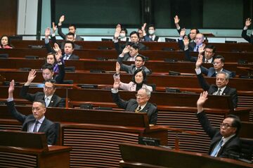 香港を包む沈黙、書店は閉まりショーもキャンセル