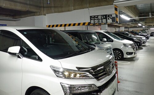 駐車場で「クルマをこする人」「こすらない人」の決定的な違い、油断していたら「ガリッ」