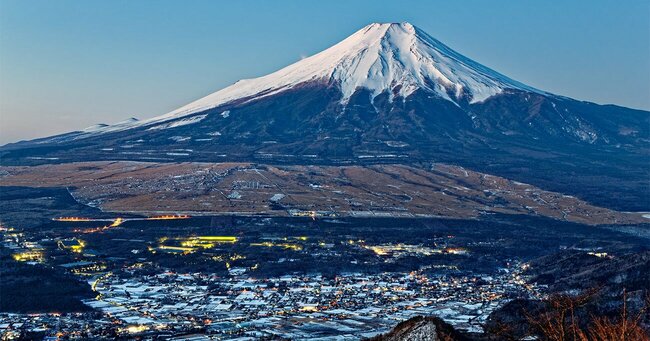 杓子山から見る富士山と忍野の景色