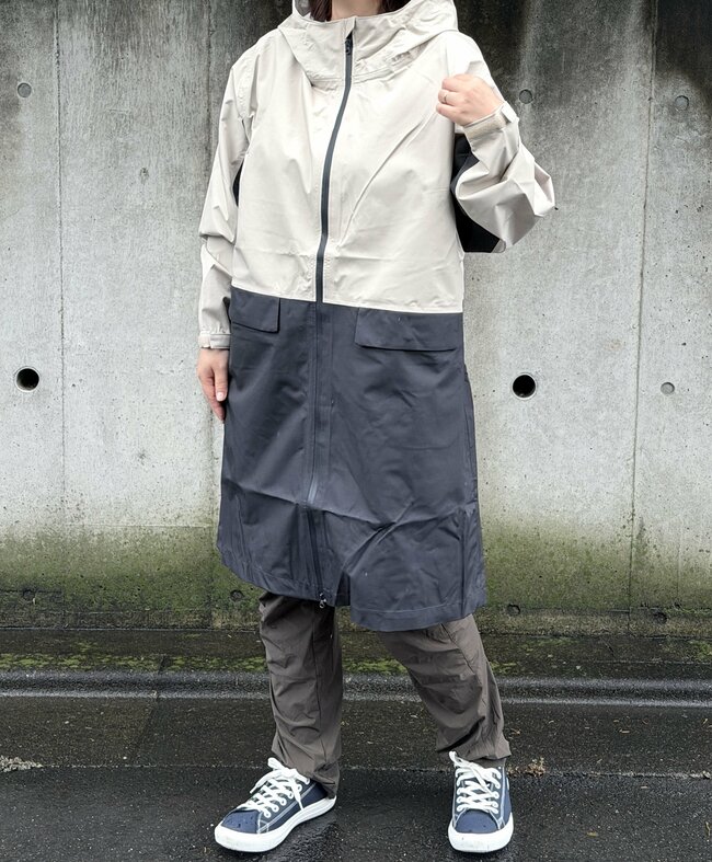 「雨の日が楽しみ」「濡れなくて快適」ワークマンの“雨の日アウター”がレインコートに見えないオシャレさ…!「二色使いが素敵」「かわいさも撥水もばっちり」《購入レビュー》