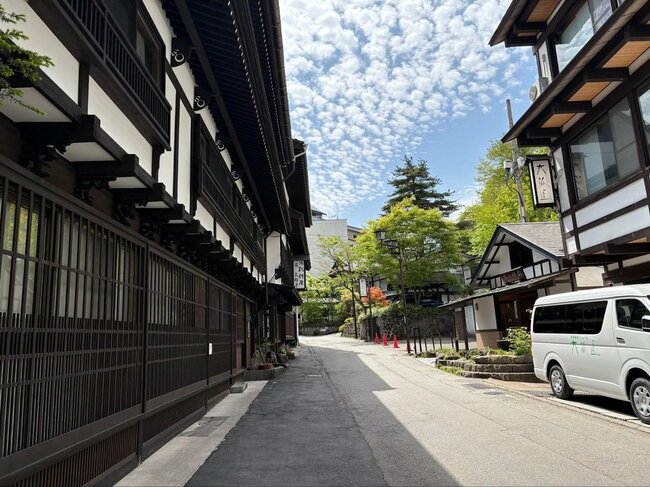 「廃墟に苦しむ鬼怒川」と「若者でにぎわう草津」温泉街の明暗を分けた決定的な違い