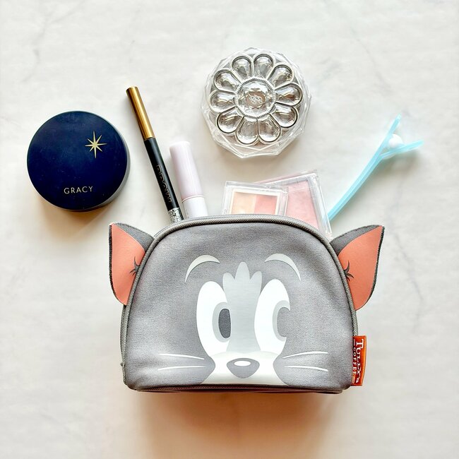 「迷うことなく2色購入」「あっという間に品切れ」3COINSの“ハンカチみたいなポーチ”サニタリーアイテムを目立たずに持ち歩けて大助かり！「もう一つ欲しい」