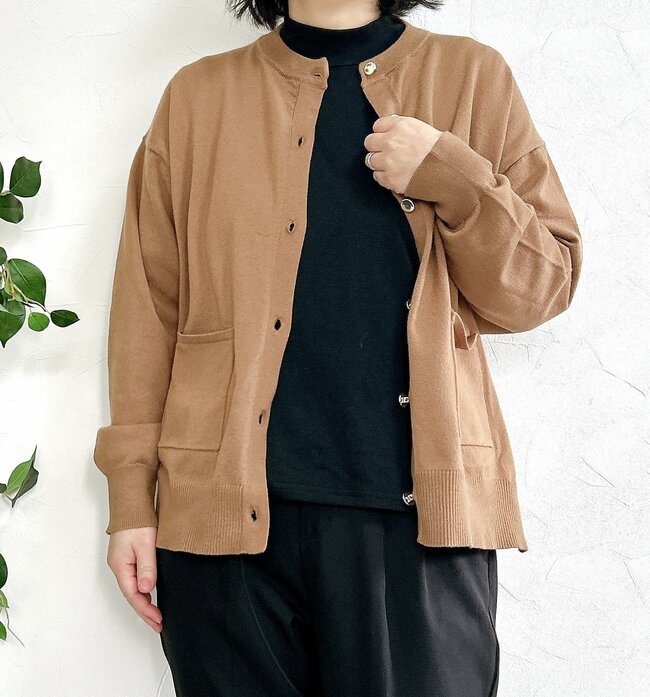 2点セットで1969円はお得！しまむらの「垢抜けトップス」がレイヤード風でオシャレ。体型カバーできるし、今から春までロングシーズン大活躍！