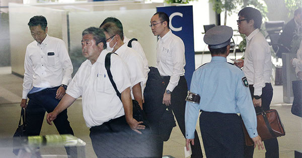 神戸製鋼所の東京本社に京地検の係官らが家宅捜索