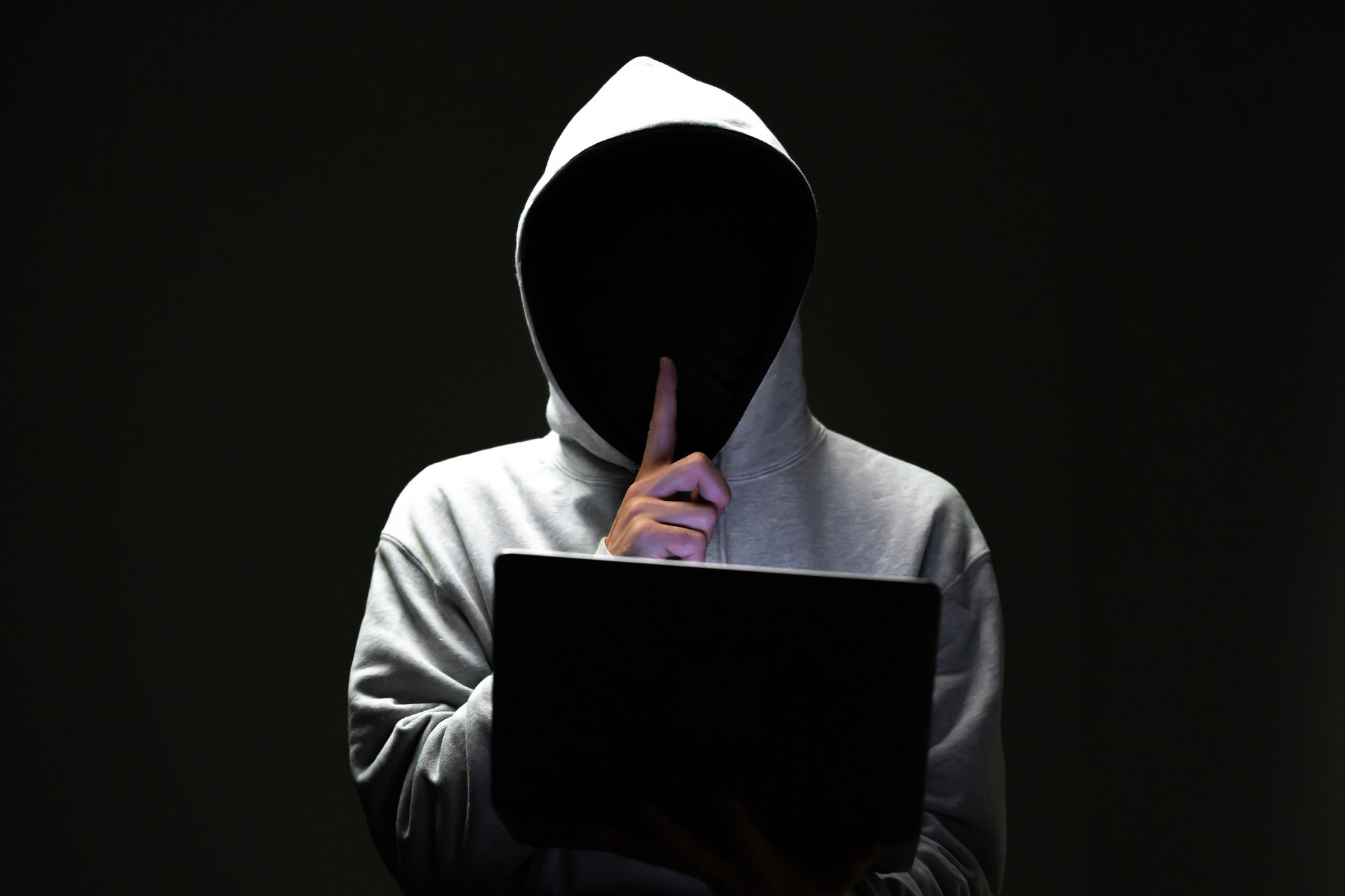 サイバー犯罪をする人のイメージ画像