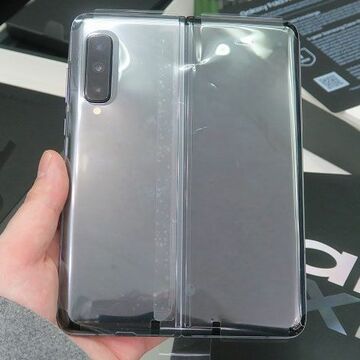 折りたたみスマホ「Galaxy Fold」の香港版が入荷！ 未使用で約28万円