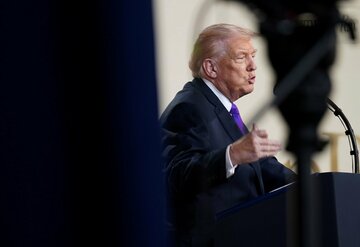 トランプ氏、オバマ夫妻を類人猿として描いた動画を投稿