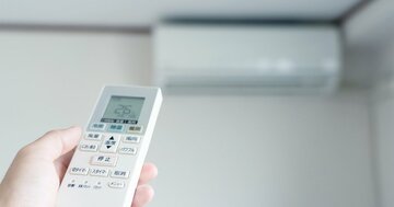 冷房つけても寝苦しい…熱帯夜でも快眠できる「エアコンの使い方」とは?