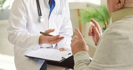 「検査を増やして、薬を増やして、受診回数を増やして利益を得るのは論外」現役医師が語る、医療保険制度の大問題