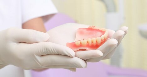 高齢者は絶対やめて！肺炎リスクが2.3倍になるキケンな「歯」の習慣