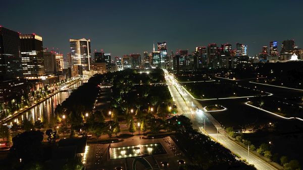 パレスホテル東京の「デラックス(和田倉噴水公園側)」のから見る夜景
