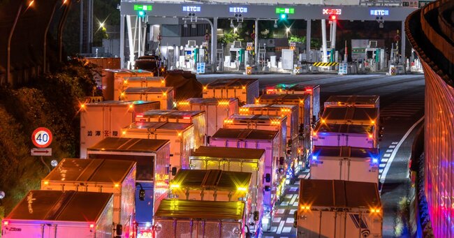 「どう考えても改悪」「トラック運転手の負担激増」ETC深夜割引の見直し、問題点と再延期のワケは?