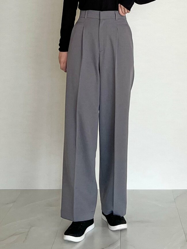 「3着持っていて通勤でヘビロテ」無印良品の“着痩せパンツ”水を弾くから雨の日もガンガン使える！「体型カバーもバッチリ」「とても気に入ってます」