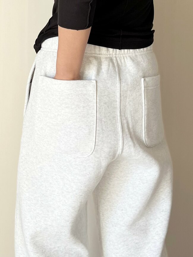 「冬の夜の外歩きでも寒くない」GUの“おしゃれスウェット”シルエットが綺麗だし、肉厚でとっても暖かい！「部屋着と普段着、両方いける」「体型をひろわず着心地も最高」