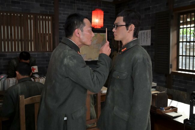 蘭子派だった岩男(濱尾ノリタカ)が…戦地で“パパの顔”に大変身→その背中が嵩を動かした【あんぱん第56回レビュー】