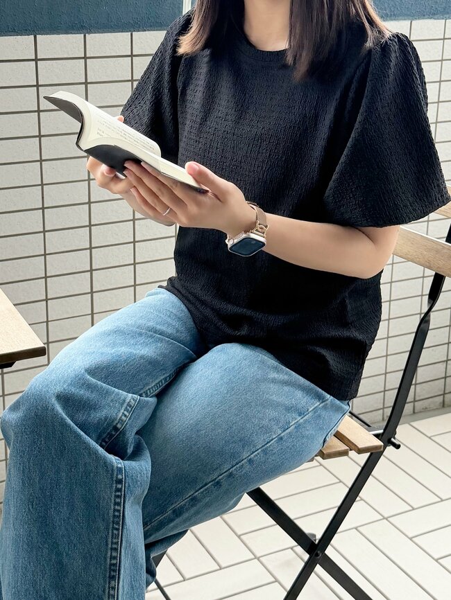 【しまむら】春夏コーデに大活躍！1089円の「ぽわん袖トップス」二の腕やウエストをカバーできて頼りになる！