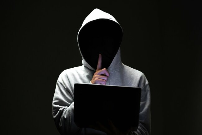 サイバー犯罪をする人のイメージ画像