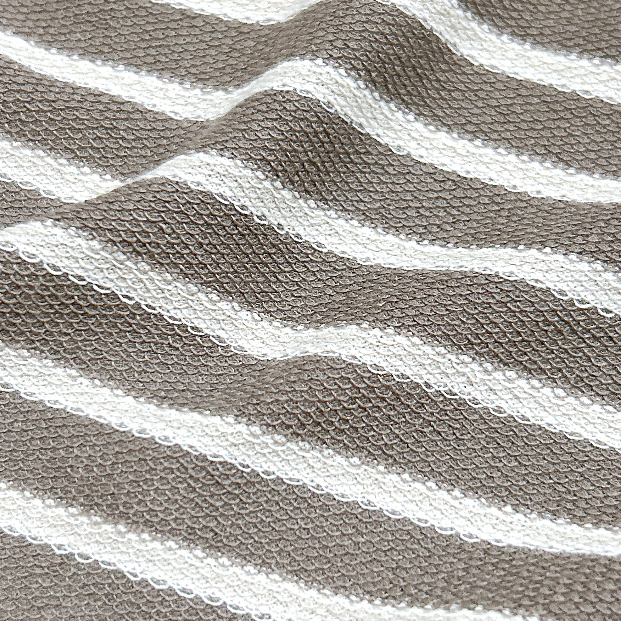 クシュッとした袖が大人かわいい！ワークマンの「1280円トップス」お腹やお尻をオシャレにカバーしてくれるの！